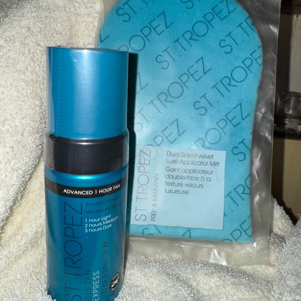 St. Tropez Express Self Tanning Bronzing Mousse with Application Glove.